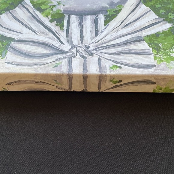 Picture frame. Pretty wreath. Lightly used. Perfect for your home :) - Picture 8 of 8